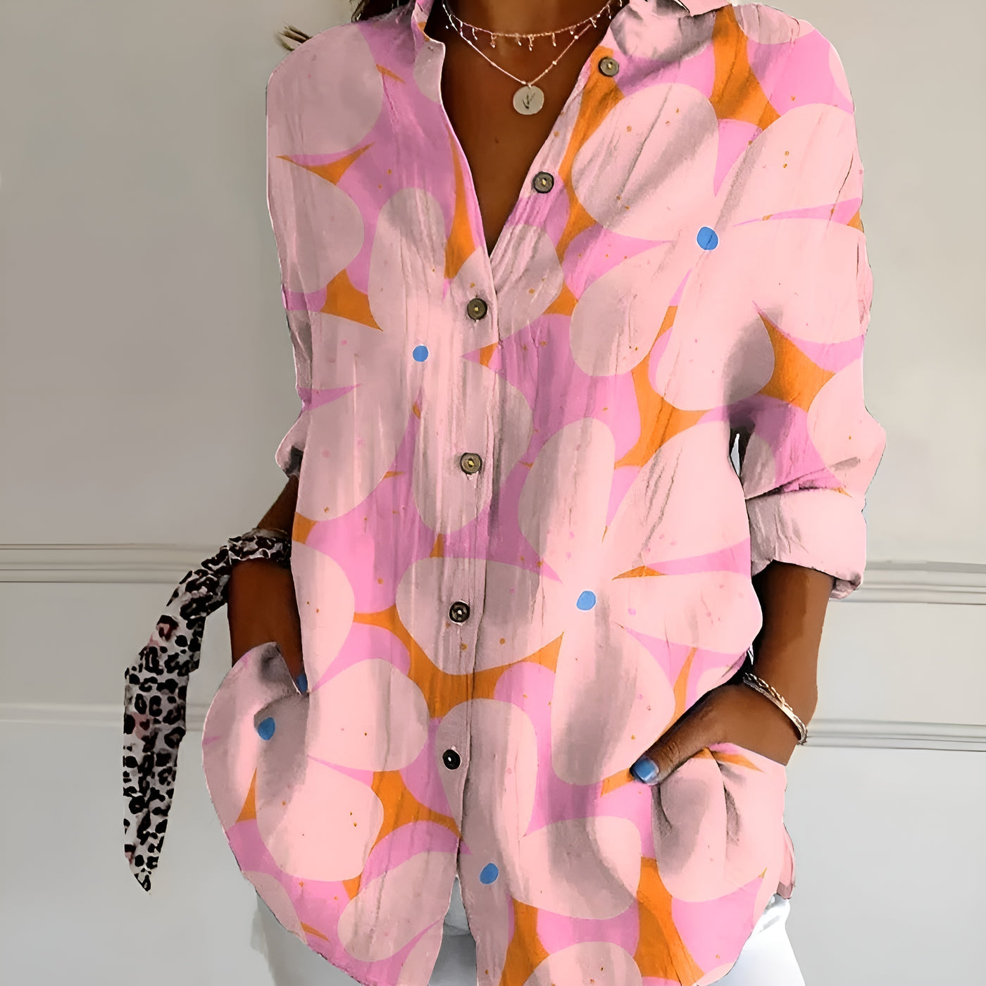 LINNEA™ - Elegant blommig blus