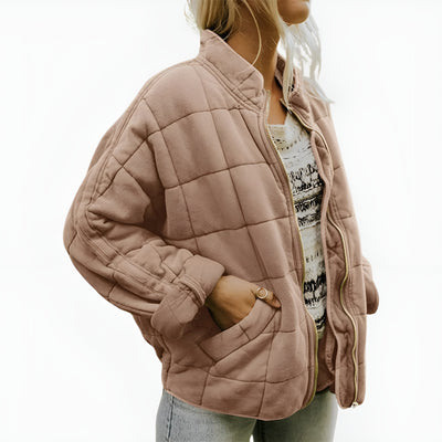 BRITTA™ — Avslappnad jacka med tidlös design